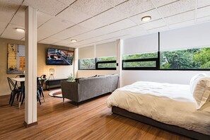 Loft - 1 dubbelsäng | Vardagsrum | 45-tums smart-tv med digitalkanaler