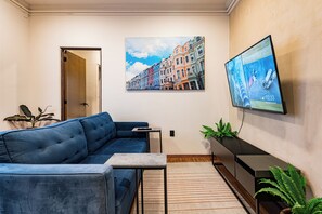 Loft, Patio | Living area | 45-inch Smart TV with digital channels - Cibeles Apartments by VH (Mexico City)