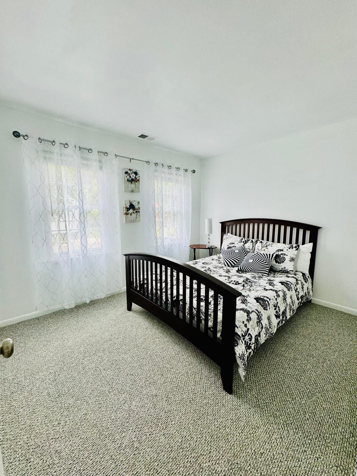 5 chambres, fer et planche à repasser, Wi-Fi, draps fournis