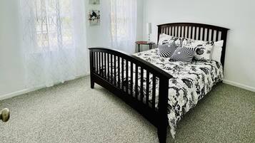 5 chambres, fer et planche à repasser, Wi-Fi, draps fournis