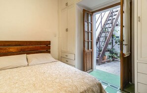1 Schlafzimmer, Schreibtisch, Bügeleisen/Bügelbrett, Reisekinderbett