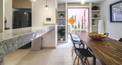 Spacious apartment, centrally located. 4bd 3ba 150mbps