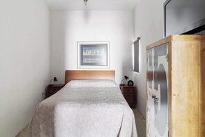 1 bedroom, iron/ironing board, travel cot, WiFi