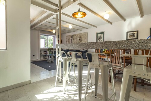 Big spacious apartment w/ terrace. 3br 2ba 150mbs