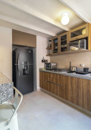 Fridge, microwave, oven, stovetop