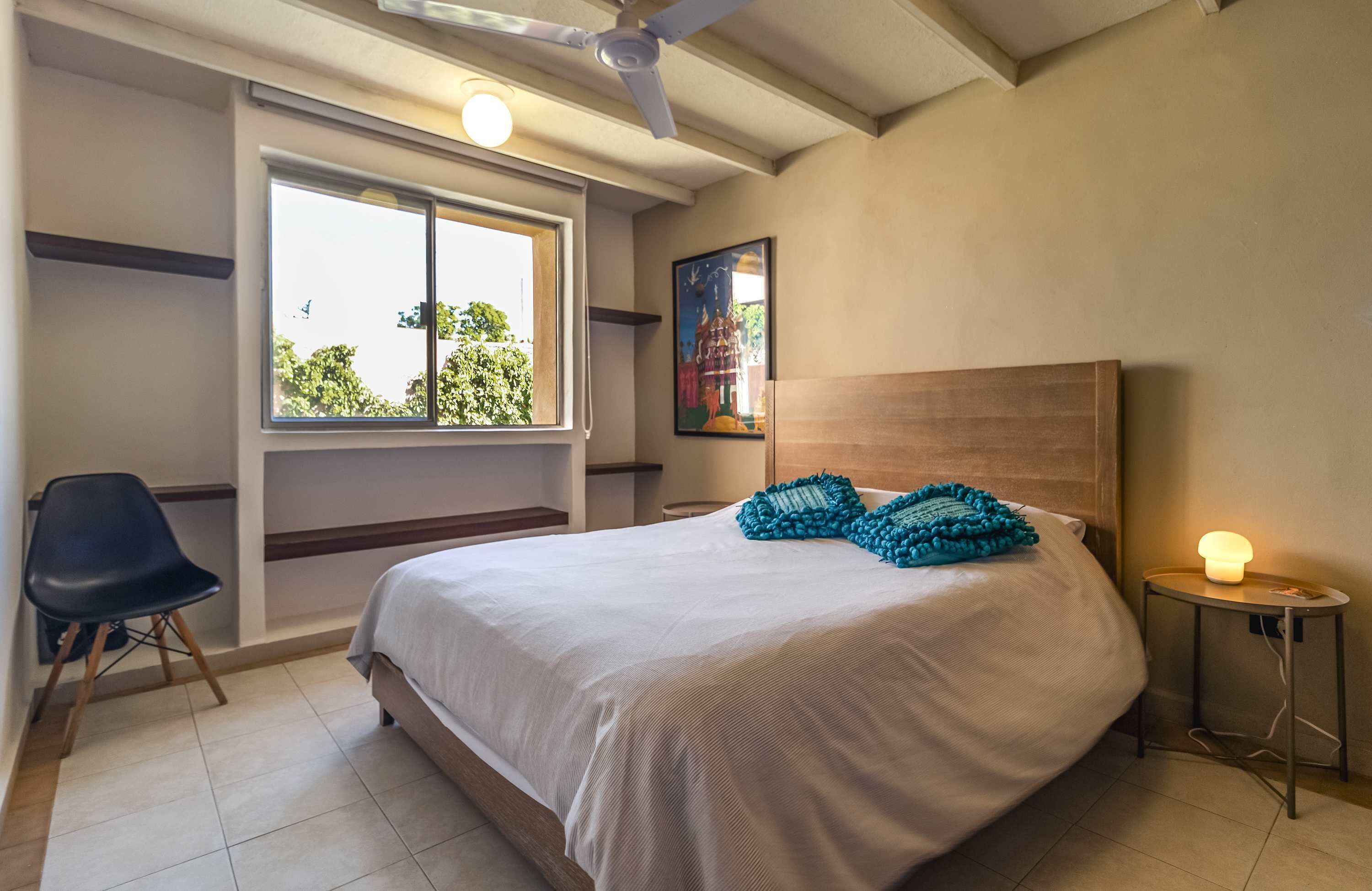 3 chambres, bureau, fer et planche à repasser, lit parapluie