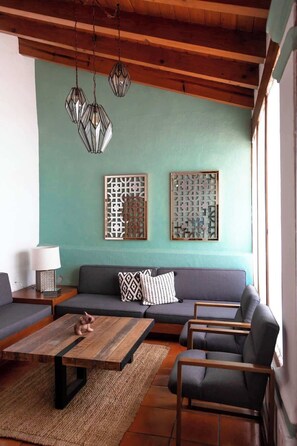 テレビ、書斎 / ワークスペース