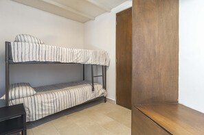 4 bedrooms, desk, iron/ironing board, travel crib