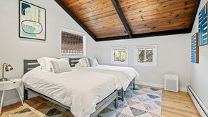3 habitaciones, escritorio, tabla de planchar con plancha y wifi gratis 