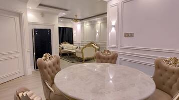 Apartment | Dining