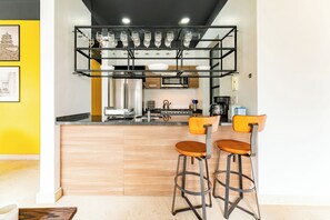 Íbúð - 3 svefnherbergi - svalir - borgarsýn | Einkaeldhús