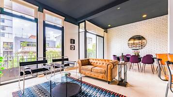 Apartment, 3 Bedrooms, Balcony, City View | Living area