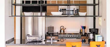 Apartment, 3 Bedrooms, Balcony, City View | Private kitchen