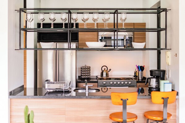 Apartment, 3 Bedrooms, Balcony, City View | Private kitchen