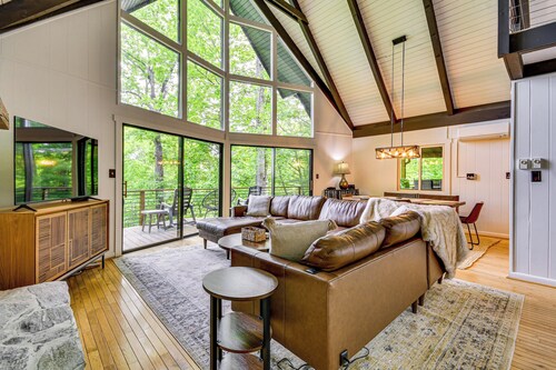 Blue Ridge Pkwy View & Deck: Brevard Home!