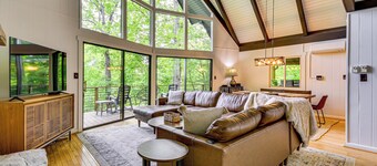 Blue Ridge Pkwy View & Deck: Brevard Home!