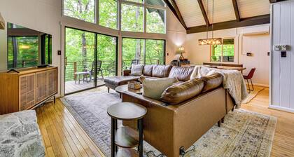 Blue Ridge Pkwy View & Deck: Brevard Home!