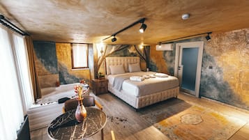 Premium Room, Bathtub | Egyptian cotton sheets, premium bedding, free minibar items