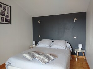 3 slaapkamers, een strijkplank/strijkijzer, wifi