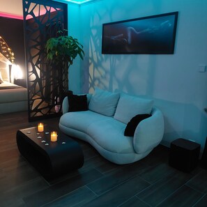 1 bedroom, WiFi, bed sheets - LA NUIT DES SECRETS love room with jacuzzi and private sauna ♥️ (Roquebrune-sur-Argens)