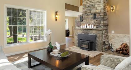 Charming 3-bedroom villa with WiFi, AC in fabulous Monroe