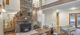 Charming 3-bedroom villa with WiFi, AC in fabulous Monroe