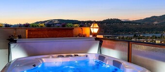 Two-bedroom Penthouse with rooftop BBQ, dining & hot tub.