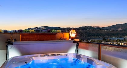 Two-bedroom Penthouse with rooftop BBQ, dining & hot tub.