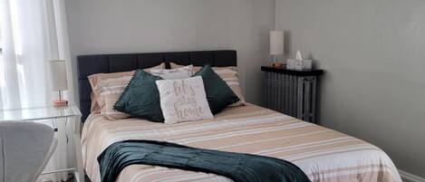 2 habitaciones, tabla de planchar con plancha, wifi y ropa de cama