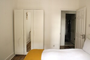 1 bedroom, iron/ironing board, travel cot, WiFi