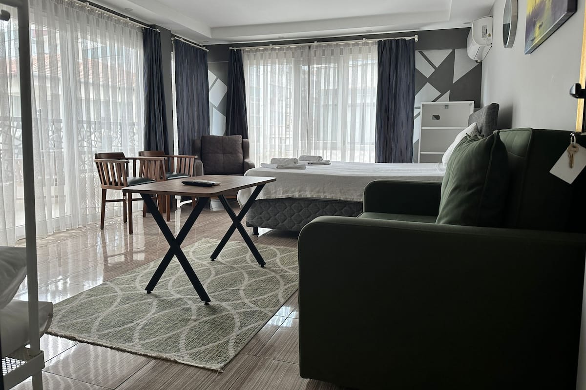 Comfort Room | Free WiFi