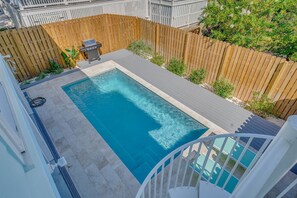 Piscina all'aperto, una piscina riscaldata