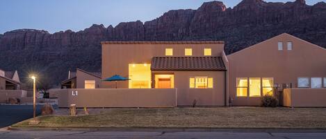 المنشأة من الخارج