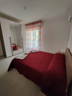 3 habitaciones, tabla de planchar con plancha, wifi y ropa de cama