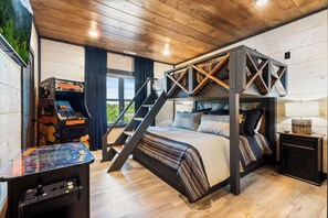 6 bedrooms, desk, iron/ironing board, travel cot - 6-Bed Cabin w/ Indoor Pool & Game Room – Sleeps 22 (Sevierville)