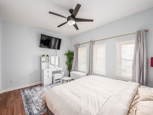 4 habitaciones, tabla de planchar con plancha, wifi y ropa de cama 