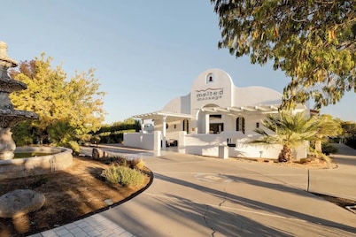 Amira Resort Luxury Spa Retreat Villa de Lujo, 2 Pools, Pickleball, Jetted Tub