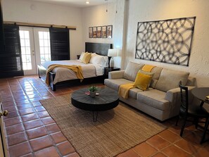 1 Schlafzimmer, Schreibtisch, Bügeleisen/Bügelbrett, Reisekinderbett