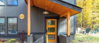 New Listing!! Newly Renovated Vermont Chic home in Stowe Hollow 2 Mins to Town 