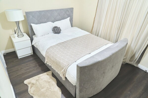 5 bedrooms, iron/ironing board, free WiFi, bed sheets