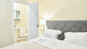 5 bedrooms, iron/ironing board, free WiFi, bed sheets