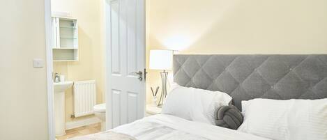 5 bedrooms, iron/ironing board, free WiFi, bed sheets