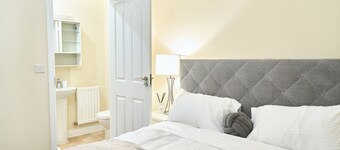 A super spacious 5 bedrooms and family oriented home to stay in Nuneaton.