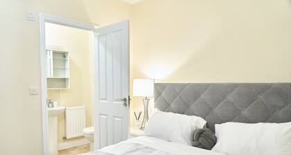 A super spacious 5 bedrooms and family oriented home to stay in Nuneaton.