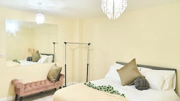 5 bedrooms, iron/ironing board, free WiFi, bed sheets