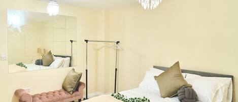 5 bedrooms, iron/ironing board, free WiFi, bed sheets