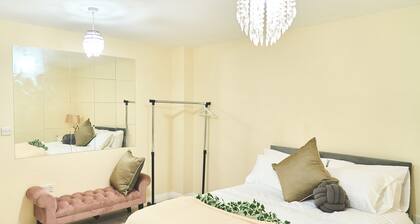 A super spacious 5 bedrooms and family oriented home to stay in Nuneaton.