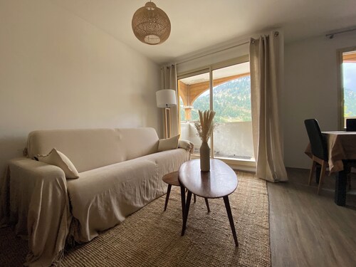 2-bedroom apartment with terrace, 200m from the slopes