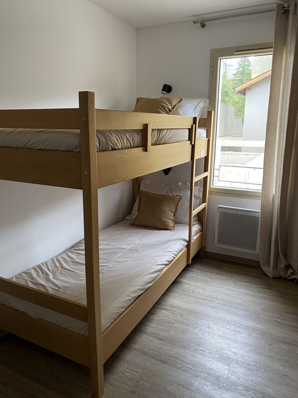 2 bedrooms, bed sheets