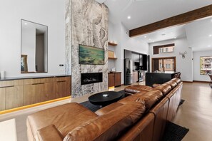 Studio (4 Bedrooms) | Front of property